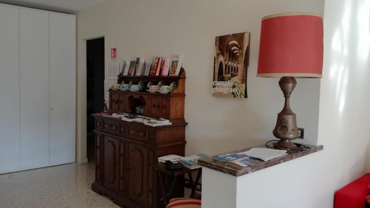 مبيت وإفطار نابولي Le Rondini المظهر الخارجي الصورة